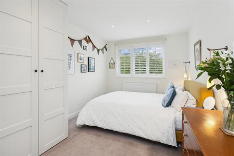 10 Warwick Gardens, Thames Ditton, KT7 0RA