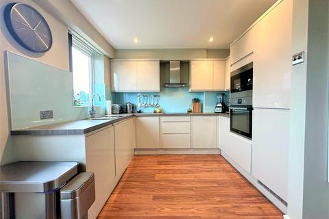 3 Carlyle Close, West Molesey, KT8 1SX
