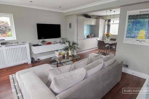 3 Carlyle Close, West Molesey, KT8 1SX