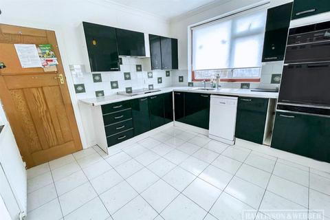 6 Dunstable Road, West Molesey, KT8 2EN