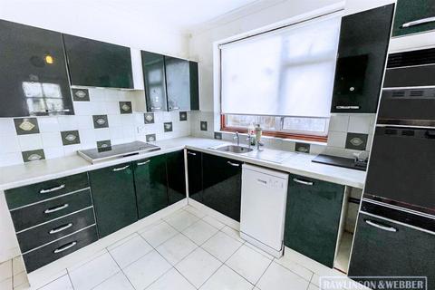 6 Dunstable Road, West Molesey, KT8 2EN