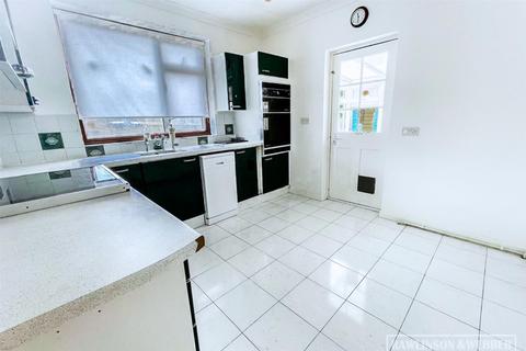 6 Dunstable Road, West Molesey, KT8 2EN