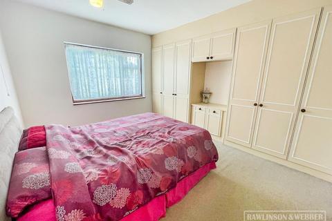 6 Dunstable Road, West Molesey, KT8 2EN
