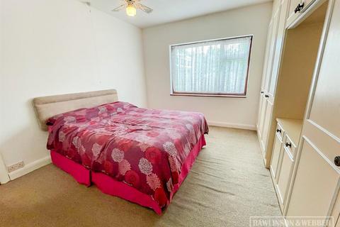 6 Dunstable Road, West Molesey, KT8 2EN