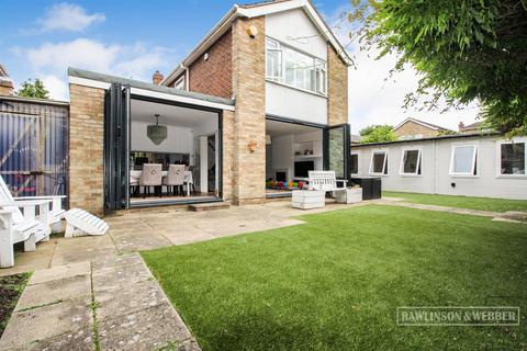 2 Field Close, West Molesey, KT8 2LA