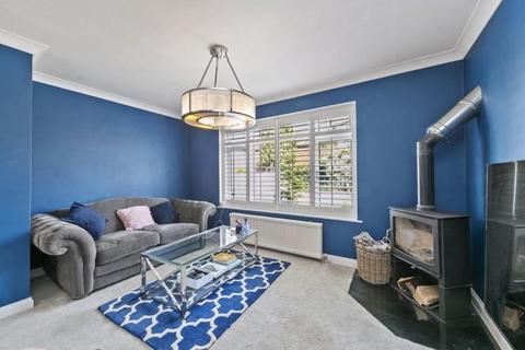 2 Field Close, West Molesey, KT8 2LA
