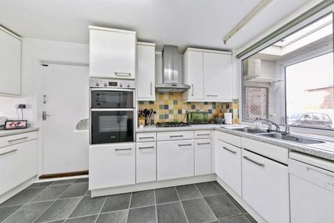 2 Field Close, West Molesey, KT8 2LA