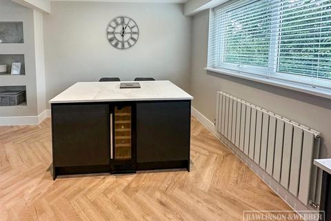3 Coppsfield, West Molesey, KT8 1SN