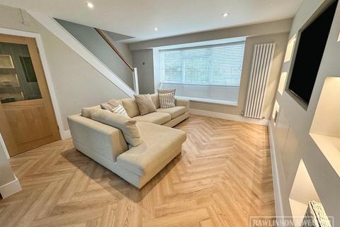 3 Coppsfield, West Molesey, KT8 1SN