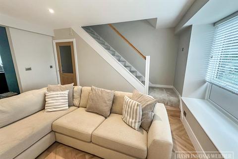 3 Coppsfield, West Molesey, KT8 1SN