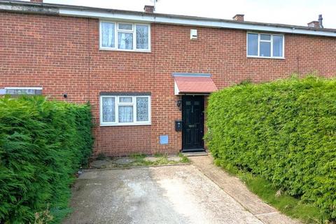 2 bedroom terraced house to rent, Colliers Close, Woking GU21