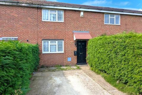 2 bedroom terraced house to rent, Colliers Close, Woking GU21