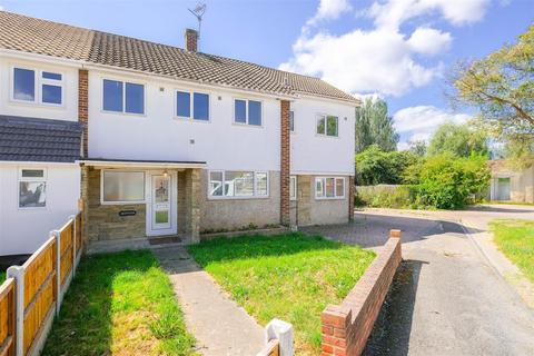 4 Low Hall Close, London, E4 7JR