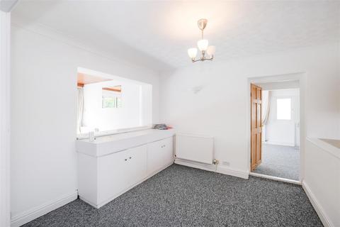 4 Low Hall Close, London, E4 7JR