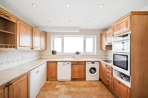 4 Low Hall Close, London, E4 7JR