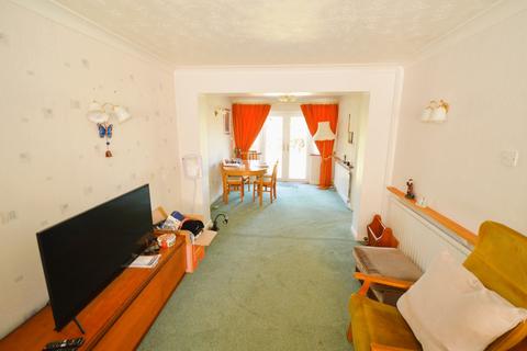 14 Cedar Close, Bagshot, GU19 5AD