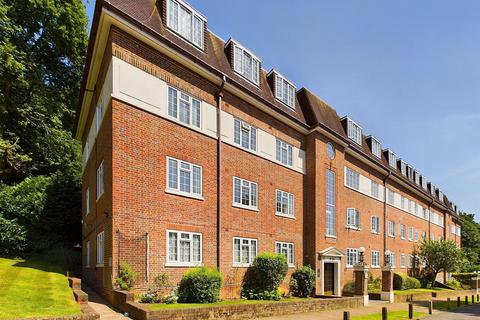 Studio to rent, Herga Court, Sudbury Hill, Harrow on the Hill