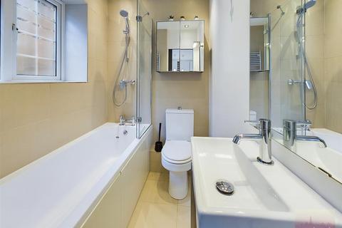 Studio to rent, Herga Court, Sudbury Hill, Harrow on the Hill