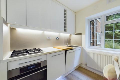 Studio to rent, Herga Court, Sudbury Hill, Harrow on the Hill