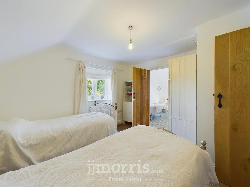 CAM01583 G0-PR0147-STILL011.jpg