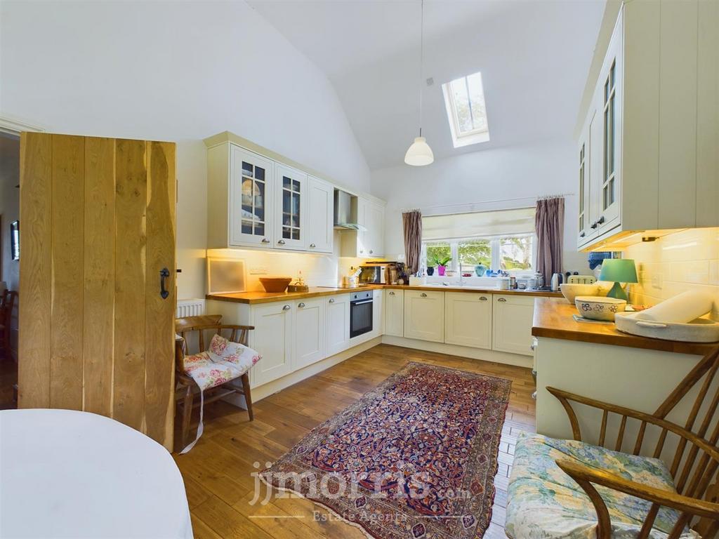 CAM01583 G0-PR0147-STILL002.jpg