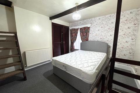 9 Belle Vue, Leek, ST13 8AJ