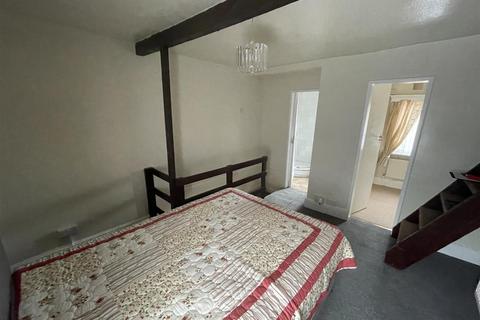9 Belle Vue, Leek, ST13 8AJ