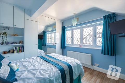 27 Meadow Way, Upminster, RM14 3AB