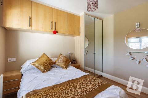 27 Meadow Way, Upminster, RM14 3AB