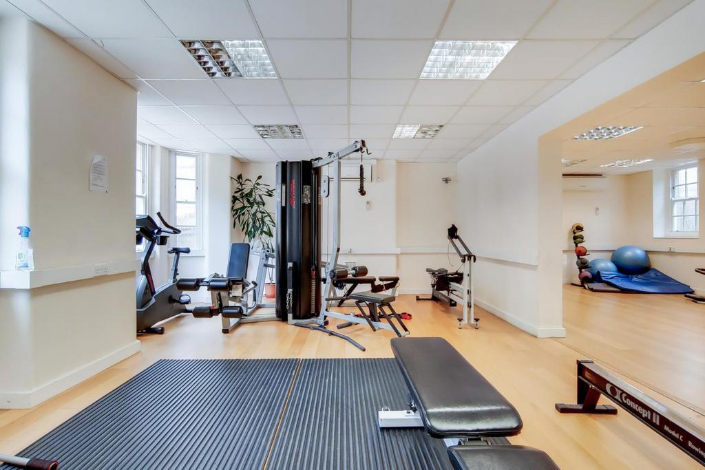 Gladstone Court   Residents Gym