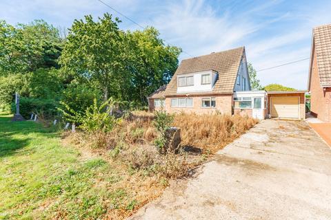 3 bedroom chalet for sale, The Street, Reymerston