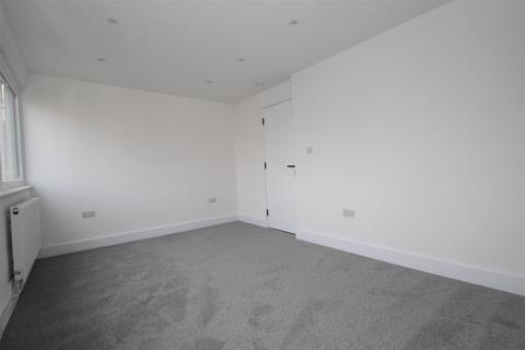 4 bedroom maisonette to rent, Avon Square, Hemel Hempstead