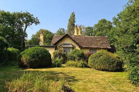 3 bedroom cottage for sale, Commonside, Great Bookham KT23