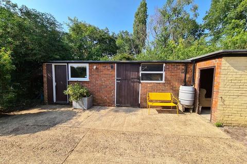 3 bedroom cottage for sale, Commonside, Great Bookham KT23