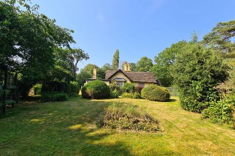 3 bedroom cottage for sale, Commonside, Great Bookham KT23