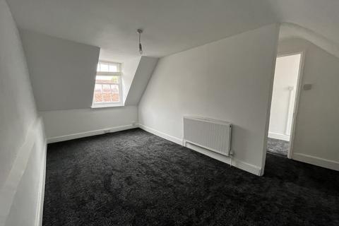 3 bedroom flat to rent, Bartholomew Street, Newbury RG14