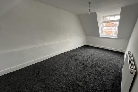 3 bedroom flat to rent, Bartholomew Street, Newbury RG14