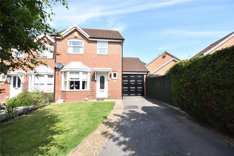 3 bedroom semi-detached house for sale, Silkstone Way, Leeds, West Yorkshire