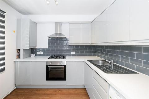 2 bedroom apartment to rent, Cleveland Road, South Woodford, E18