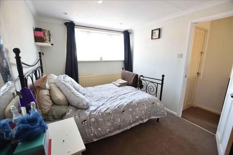 3 bedroom end of terrace house for sale, Sparrow Farm Drive, Feltham, Middlesex, TW14