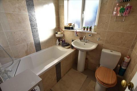 3 bedroom end of terrace house for sale, Sparrow Farm Drive, Feltham, Middlesex, TW14