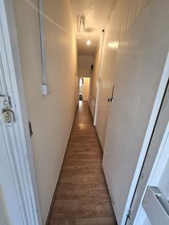 Studio to rent, Studio Flat KATHERINE ROAD £1300 E6