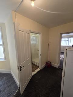 Studio to rent, Studio Flat KATHERINE ROAD £1300 E6