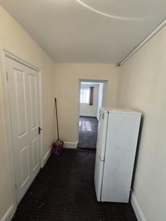 Studio to rent, Studio Flat KATHERINE ROAD £1300 E6