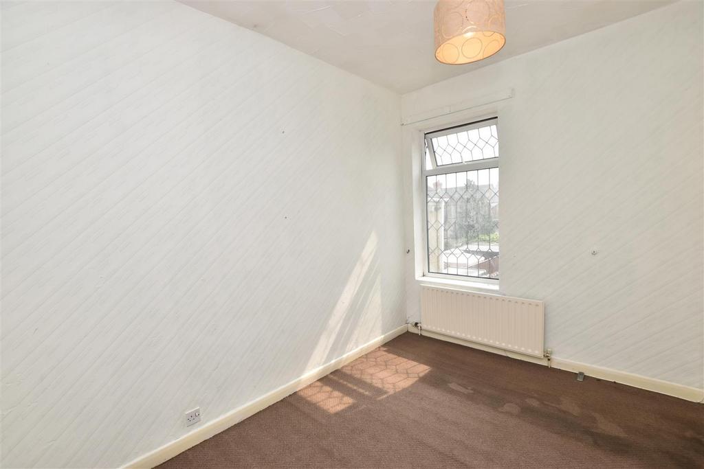 Bedroom 2 (middle)