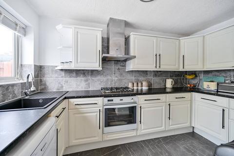 30 Greenacre, Windsor, SL4 5LW