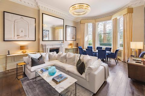 4 bedroom flat for sale, Ennismore Gardens, London SW7