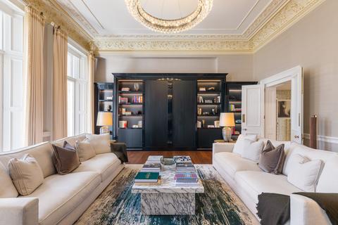 4 bedroom flat for sale, Ennismore Gardens, London SW7