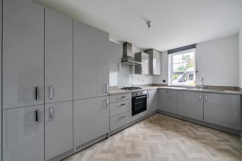 3 bedroom semi-detached house to rent, Doris Bunting Road, Romsey SO51