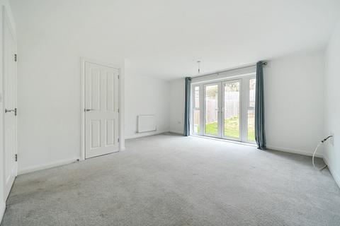 3 bedroom semi-detached house to rent, Doris Bunting Road, Romsey SO51